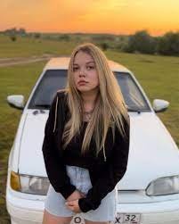 Песня  Lustova - Чёрный BMW